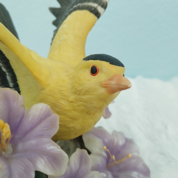 Goldfinch and Lilies Vintage Ceramic Hand Painted Figurine Cottagcore - Picture 6 of 16